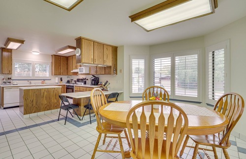 Elko Haus | Charming Elko Home w/ Pool Table!