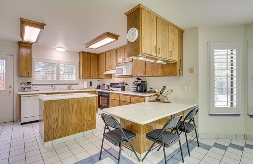 Elko Haus | Charming Elko Home w/ Pool Table!