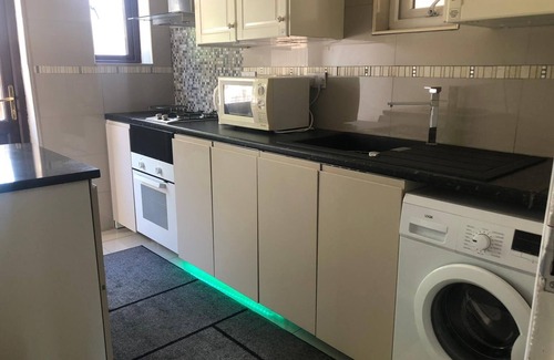 Valence Haus | Charming En-suite bedroom in peaceful House Dagenham with WiFi