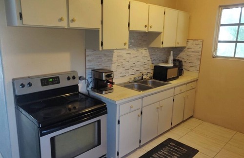 Nassau Wohnung | Charming family friendly home,furnished with parking facilities,near malls/beach
