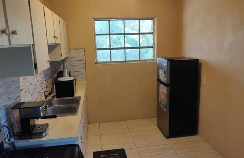 Nassau Wohnung | Charming family friendly home,furnished with parking facilities,near malls/beach