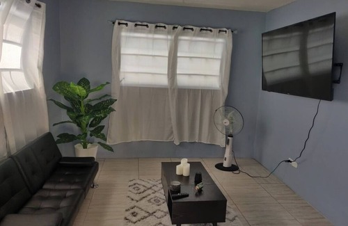 Nassau Wohnung | Charming family friendly home,furnished with parking facilities,near malls/beach