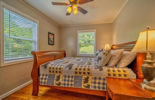 Dandridge Haus | Charming Family Lakeview Cottage 3 min to lake