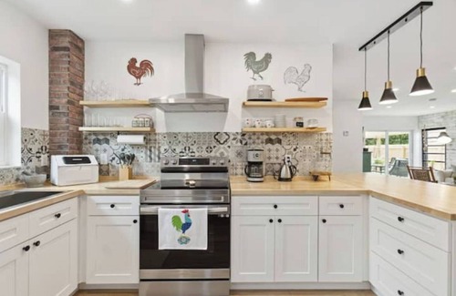 South Middle River Haus | Charming Farmhouse style w/cowboy pool in Fort Lauderdale