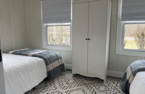 Kendall Sonstige | Charming farmhouse with 4 bedrooms, indoor pool, WiFi and AC in soothing Otsego