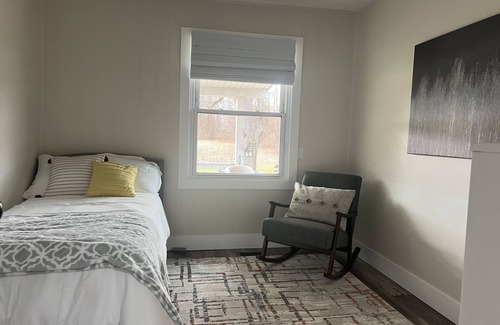 Kendall Sonstige | Charming farmhouse with 4 bedrooms, indoor pool, WiFi and AC in soothing Otsego