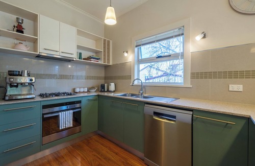Devonport Haus | Charming Fig Tree Cottage with WiFi & Parking