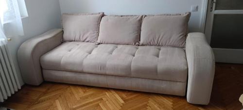 Gara de Nord Wohnung | Charming Flat with Winter Garden Blending Classical Elegance and Modern Comfort