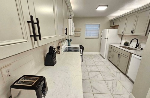 Colonialtown South Haus | Charming Home Foodie Lovers walk to Mills50 - sleeps 10