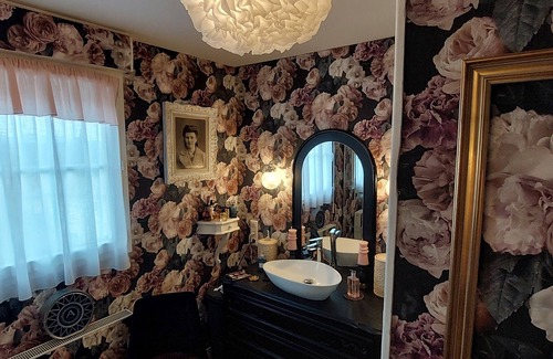 La Bouverie Haus | Charming atypical house, sleeps 4, with garden