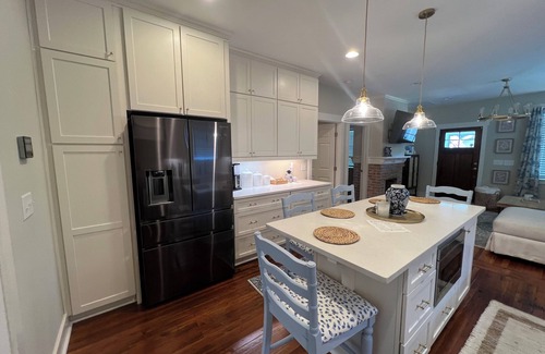 Opelika Hütte | Charming Game Day House