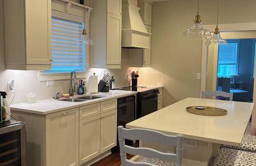 Opelika Hütte | Charming Game Day House