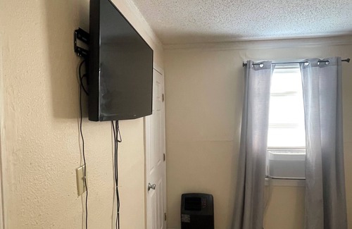 Lake Terrace & Oaks Haus | Charming Gentilly 3-bedroom townhome in delightful New Orleans with WiFi, AC