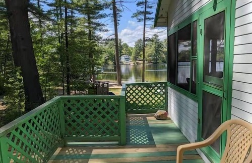 Raymond Hütte | Charming Getaway with Screened Porch, Deck, and Scenic Lake Views