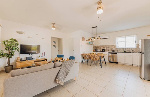 Washington Villa | Charming hideaway 2 min from Palm Beach, with Private Pool, Outdoor