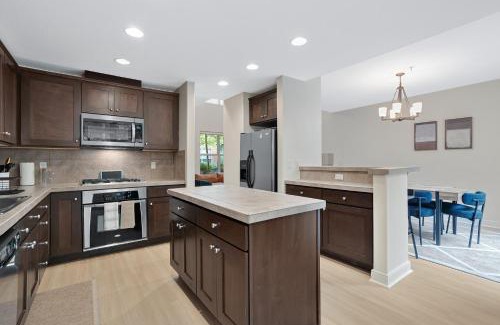 Orenco Station Wohnung | Charming Hillsboro Condo with Pool and Gym