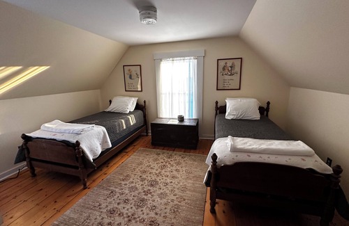 Warren Sonstige | Charming & historic 5-bedroom farmhouse nestled in the heart of Midcoast Maine.