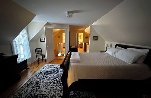 Warren Sonstige | Charming & historic 5-bedroom farmhouse nestled in the heart of Midcoast Maine.