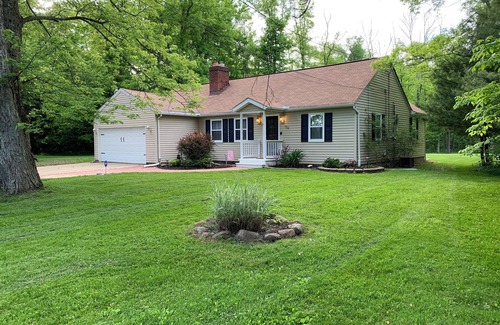 Hudson Haus | Charming Historical Hudson Retreat on almost 4 acres! Wildlife views daily!!