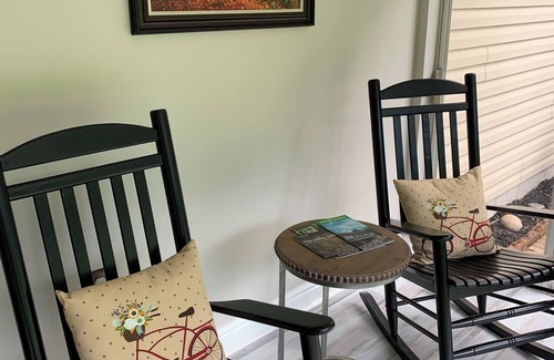 Hudson Haus | Charming Historical Hudson Retreat on almost 4 acres! Wildlife views daily!!