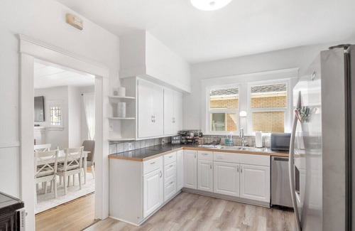 Greeley Haus | Charming Home (Unit A) Near Hospital&UNC