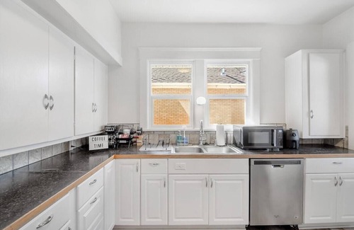 Greeley Haus | Charming Home (Unit A) Near Hospital&UNC