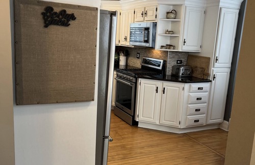Richmond Haus | Charming home, walk to The District, dining & shops: Lake Geneva only 12 miles!
