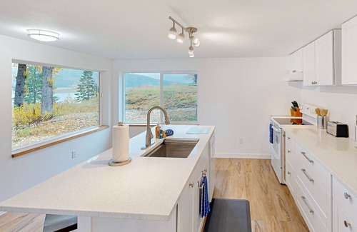 Sandpoint Haus | Charming home with river views, spacious patio, BBQ, WiFi and streaming