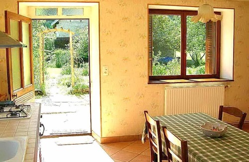 Bourg-de-Sirod Haus | Charming HOUSE COMTOISE, geräumig, großer Garten, privater Parkplatz