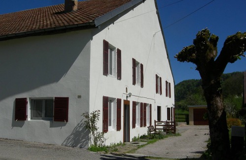 Bourg-de-Sirod Haus | Charming HOUSE COMTOISE, geräumig, großer Garten, privater Parkplatz