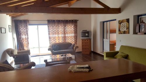 Burinhosa Haus | Charming House in Burinhosa, Pataias with Shared Pool