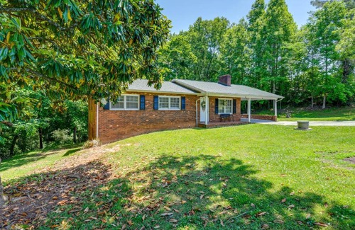 Arlington Haus | Charming Jonesville Home with Grill - Near Wineries!