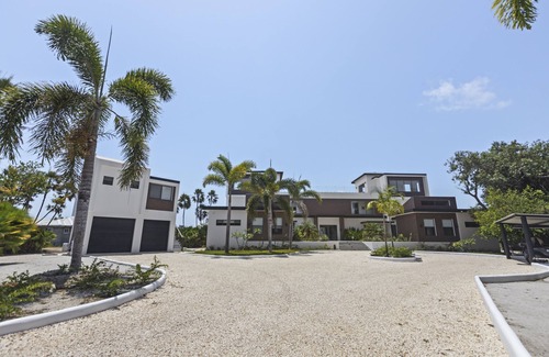 Cocoplum Wohnung | Charming lagoon front apartment with kayaks, SUPs, & nearby beach