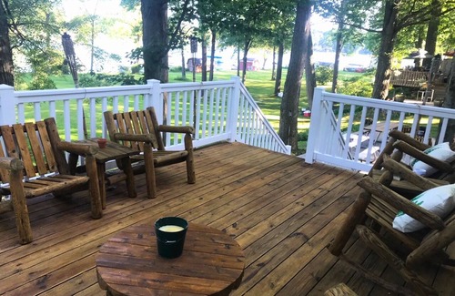 Vandalia Hütte | Charming Lakefront Cottage