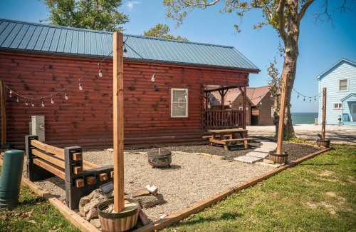 Ashtabula Haus | Charming Lakeview Cabin Near Geneva-On-The-Lake!