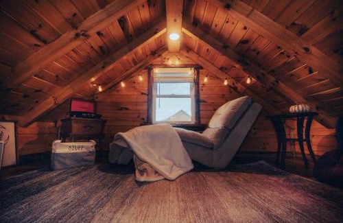 Ashtabula Haus | Charming Lakeview Cabin Near Geneva-On-The-Lake!