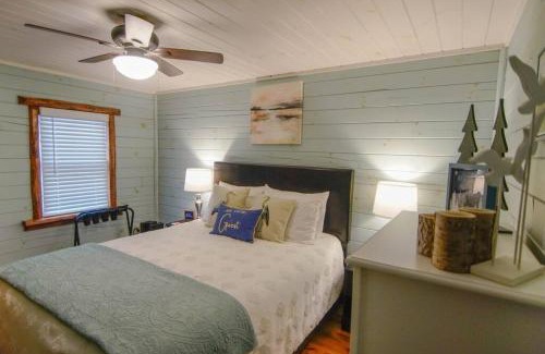 Ashtabula Haus | Charming Lakeview Cabin Near Geneva-On-The-Lake!