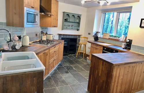 Abergavenny Hütte | Charming Large Detached Cottage in the Brecon Beacons Park