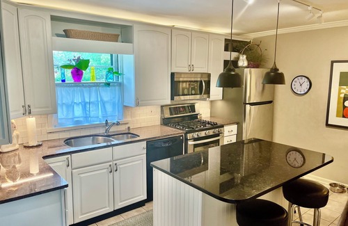 Wilmette Haus | Charming, light-filled 5br Wilmette home