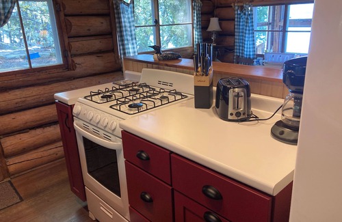 Rangeley Kabine | Charmantes Blockhaus nur wenige Schritte vom wunderschönen Rangeley See entfernt