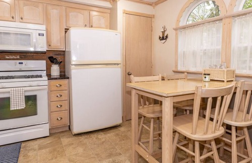 Fennville Hütte | Charming Lower Scott Lake 3 bedroom home