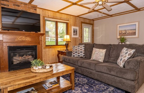 Fennville Hütte | Charming Lower Scott Lake 3 bedroom home