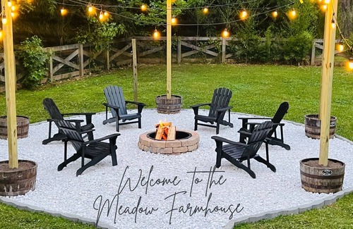 Alpharetta Haus | Charming Meadow Farmhouse on 1+ acre with Hot Tub, walk to Downtown, Renovated