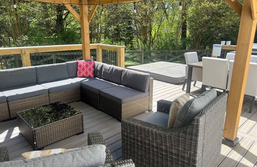 Alpharetta Haus | Charming Meadow Farmhouse on 1+ acre with Hot Tub, walk to Downtown, Renovated