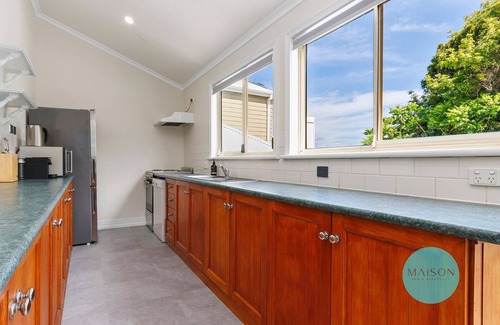 Merewether Haus | Charming Merewether Cottage