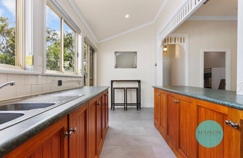 Merewether Haus | Charming Merewether Cottage