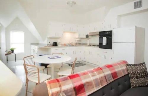 Vollintine-Evergreen Wohnung | Charming Mid-Century Apartment in Midtown