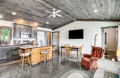 New York Mills Kabine | Charming Minnesota Cabin w/ Dock on Big Pine Lake!