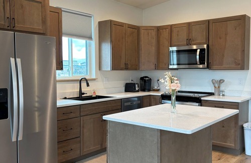 Ranchester Haus | Charming Modern Cabin - Minutes from the Mountains!