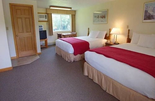 Dryden Hotel | Charming Multi room hotel with WiFi, AC in delightful Wilton